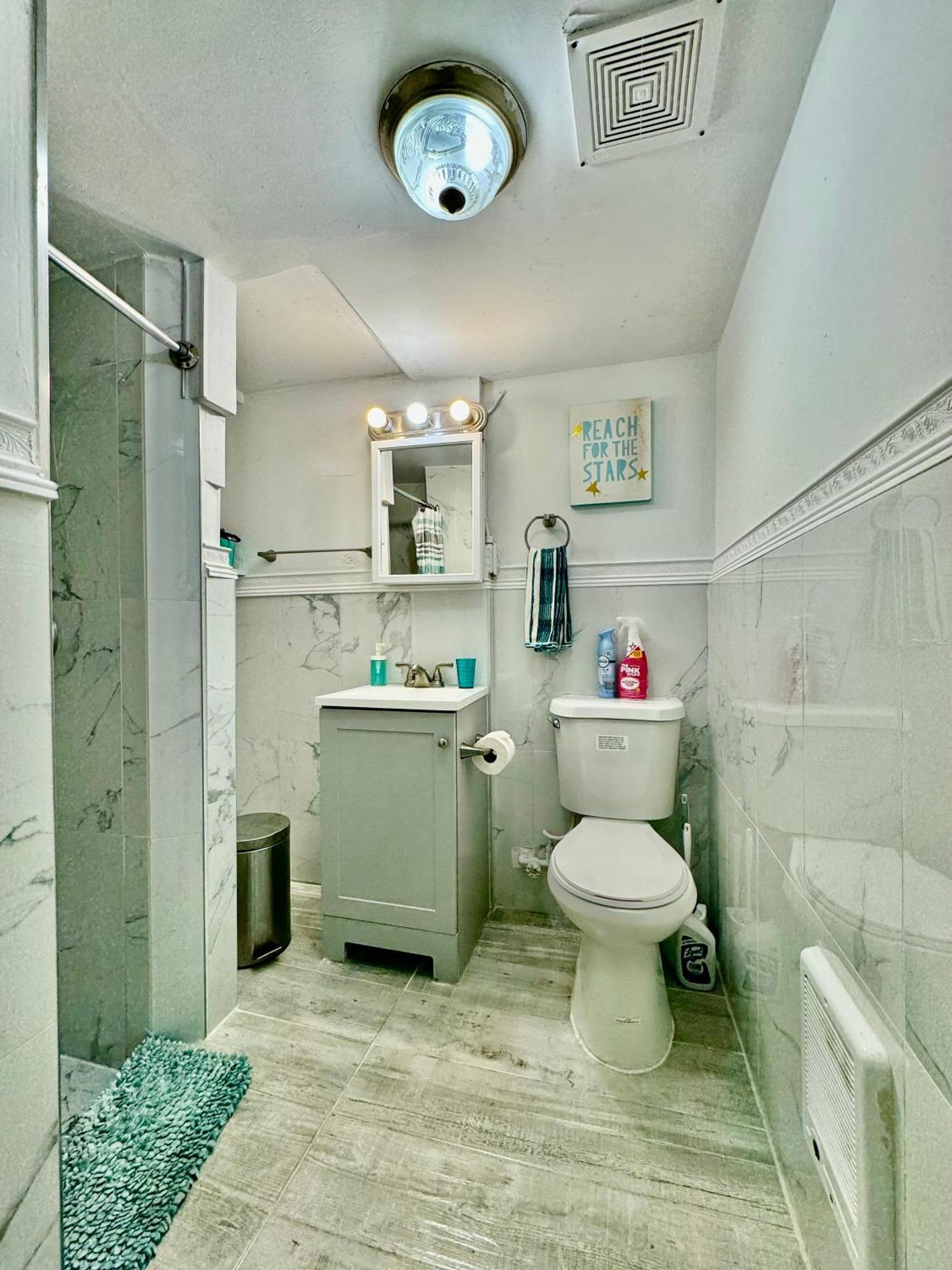 Private Tiny Room On The 1St Floor With Shared Bathroom Near Airport And Downtown Seattte Seattle Exteriör bild