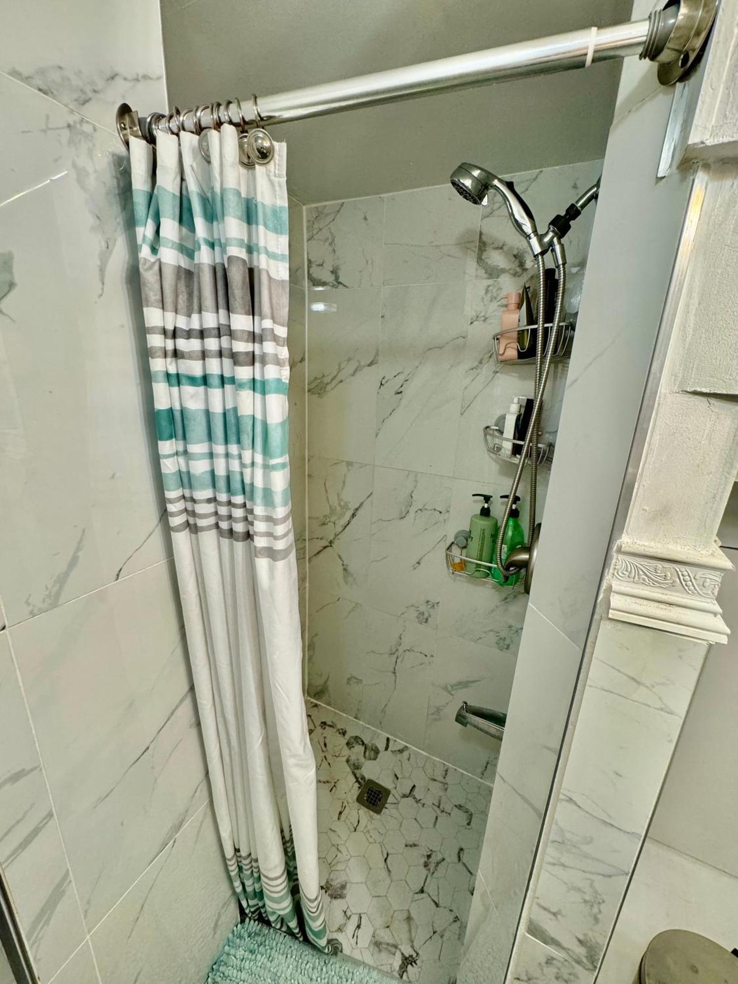 Private Tiny Room On The 1St Floor With Shared Bathroom Near Airport And Downtown Seattte Seattle Exteriör bild